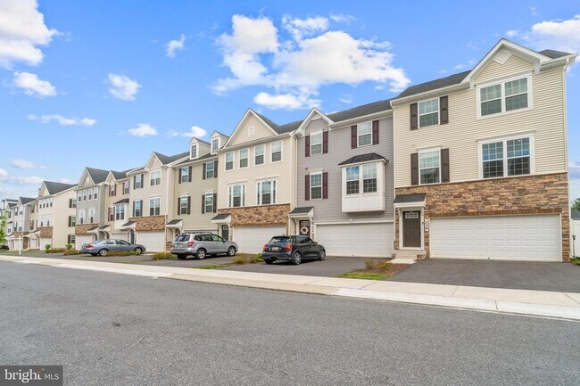Building Photo - 336 Pemberton Park Ln