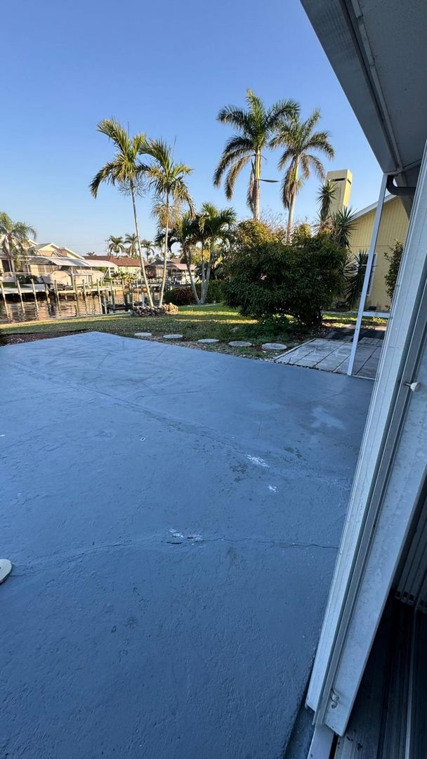 Building Photo - Welcome to your dream rental in Cape Coral! This fully remodeled, MONTH TO MONTH available home.