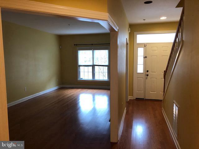 Building Photo - 28480 Pinehurst Cir