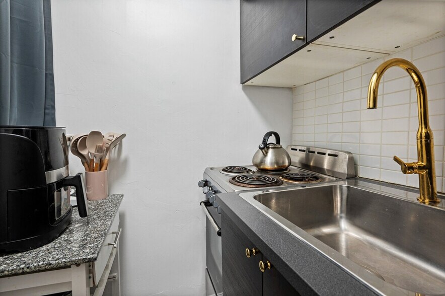 Building Photo - 343 E 51st St