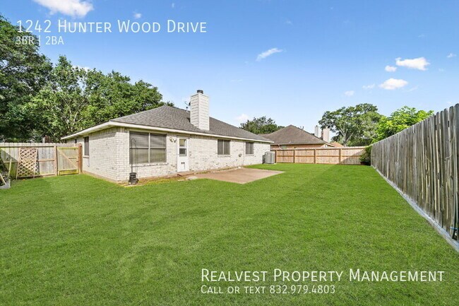 Building Photo - 1242 Hunter Wood Dr