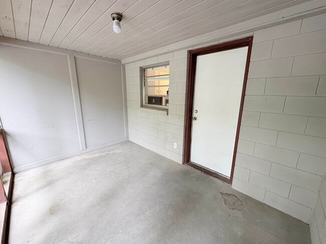 Building Photo - 304 Barbourville Dr
