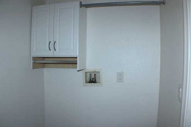 Building Photo - 8144 Fernwood Ave