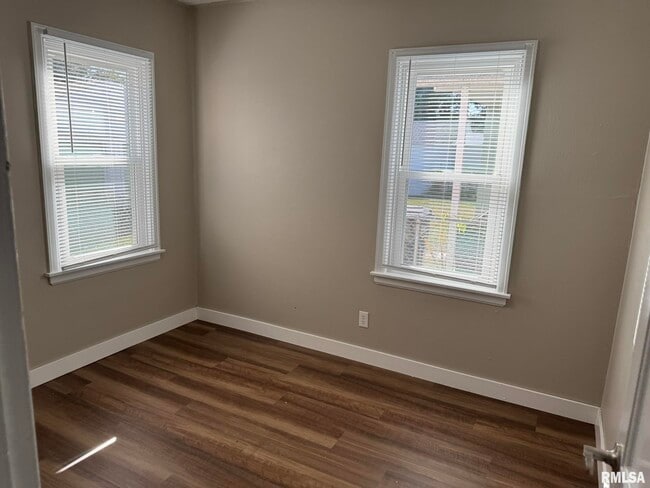 Building Photo - 3803 Pearl Ave