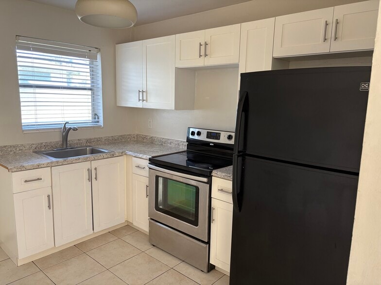 Building Photo - 370 SW 1st St