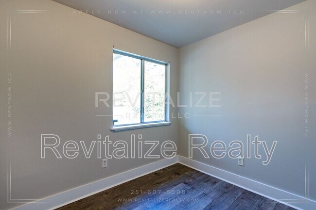 Building Photo - 1746 Cody Rd N