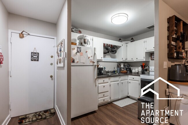 Building Photo - 607 W Wrightwood Ave