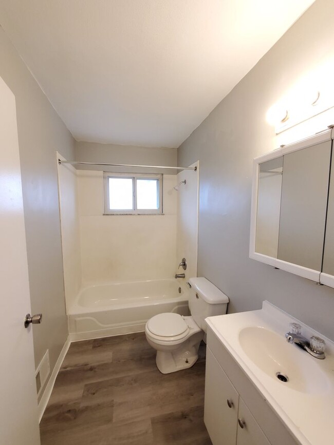 Building Photo - 3 BEDROOM SINGLE FAMILY HOME