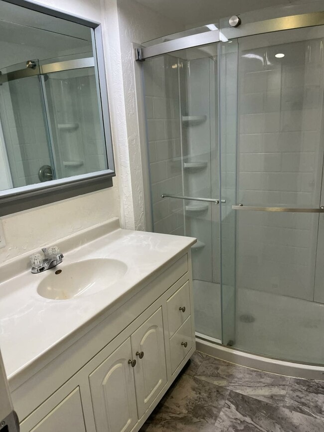 Building Photo - 3189 Eastview Rd