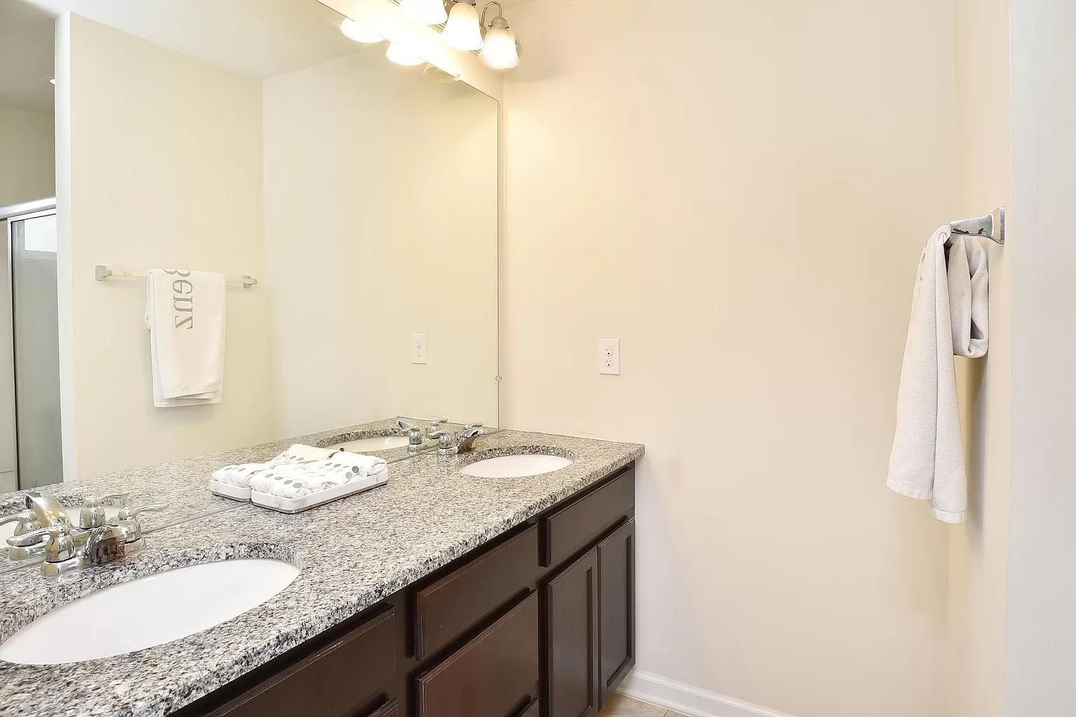 Building Photo - 863 Barclay Cir