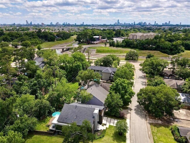 Building Photo - 1107 Worthshire St