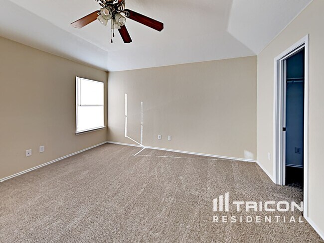 Building Photo - 2107 Hollow Cir