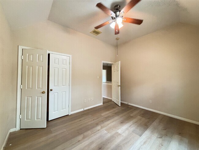 Building Photo - 3418 Shadowfern Dr