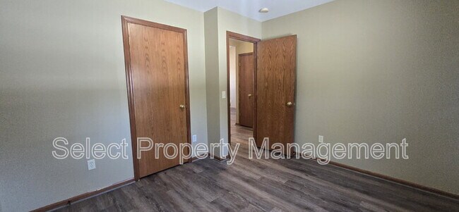 Building Photo - 5308 Gardenview Ave