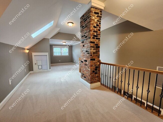 Building Photo - 219 Randolph St NE