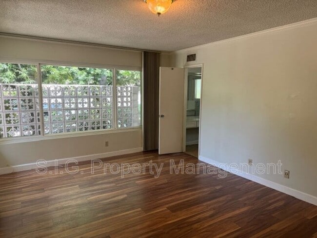 Building Photo - 2279 Saranne St