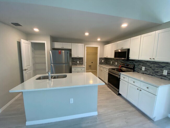 Building Photo - House for rent