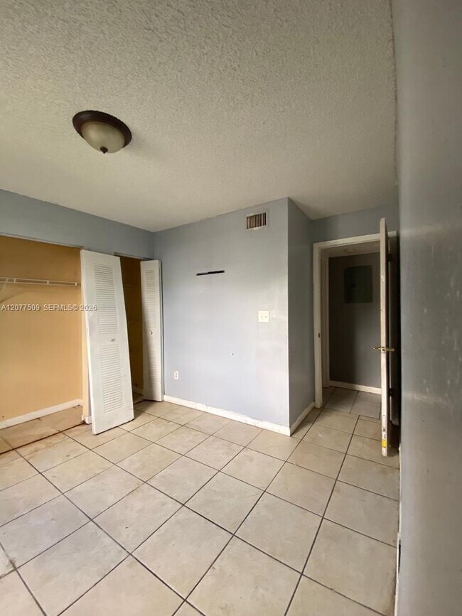 Building Photo - 820 N Franklin Ave