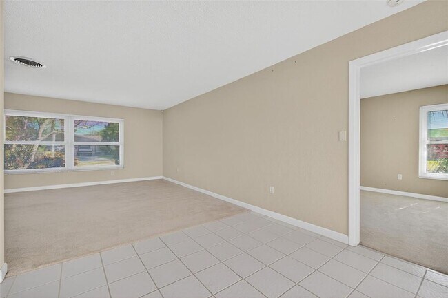 Building Photo - 4300 50th Pl S