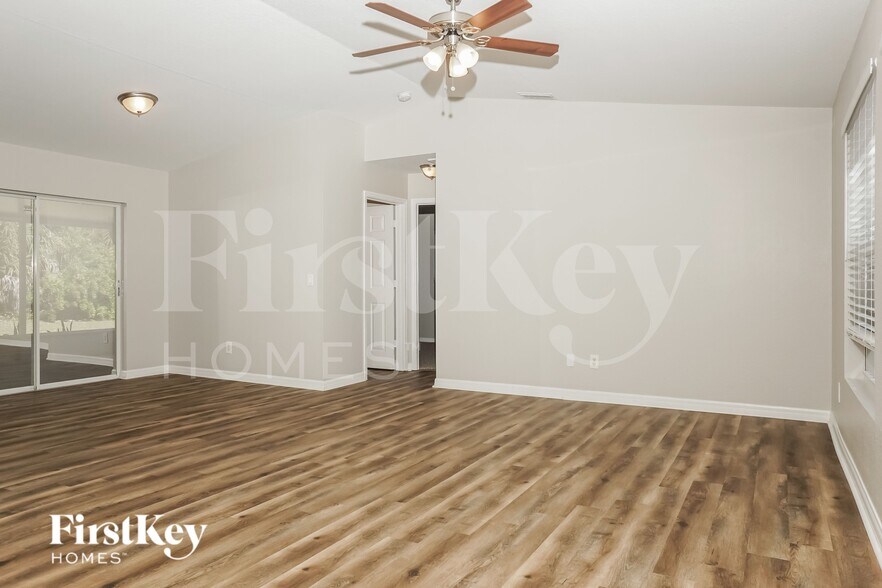 Building Photo - 3240 Alesio Ave