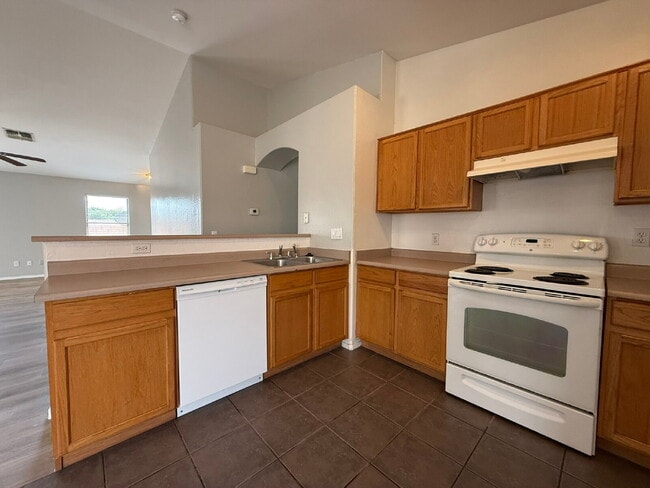 Building Photo - Spacious 4-Bedroom Home with Large Backyar...