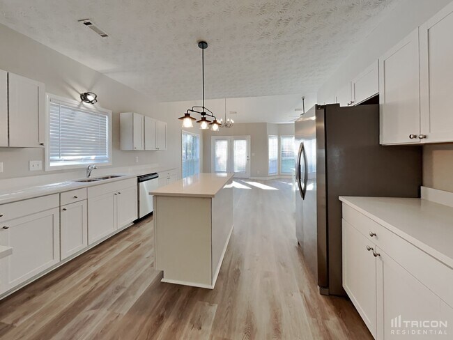 Building Photo - 150 Woodlake Dr