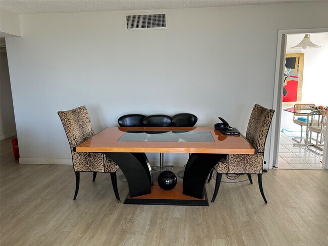 Building Photo - 4020 Galt Ocean Dr