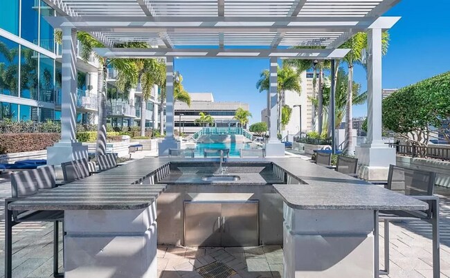 Building Photo - 777 N Ashley Dr