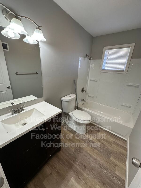 Building Photo - 10906 W 95th St