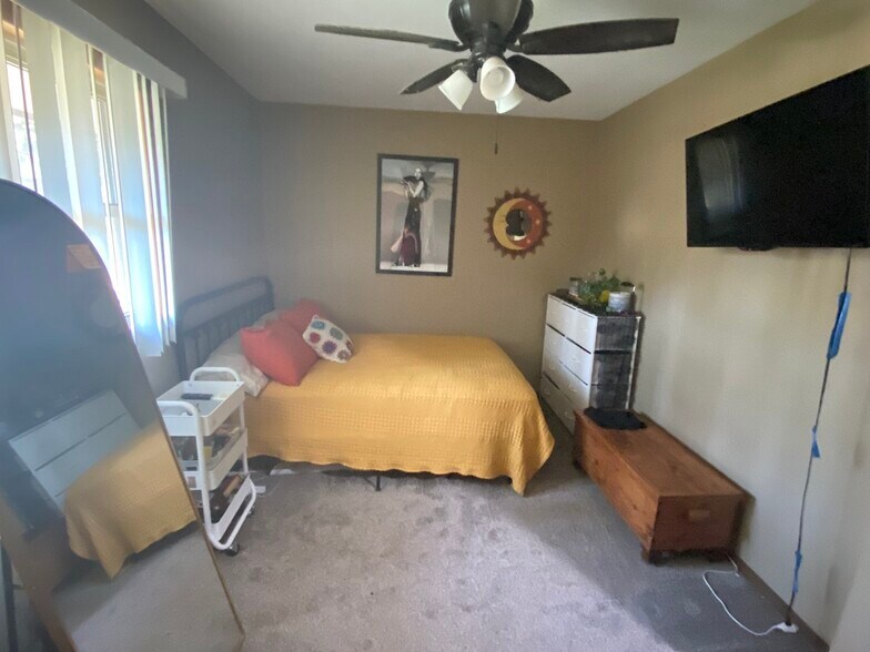Upstairs bedroom #2 - 1400 Fairfield St