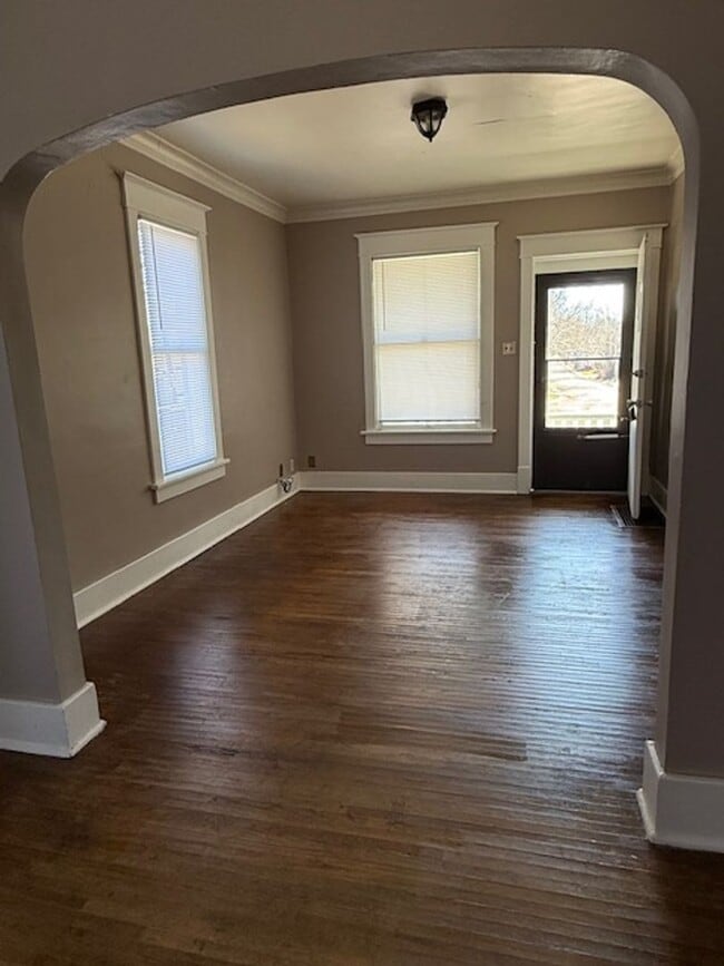 Building Photo - House for Rent 3 BR / 1 BA