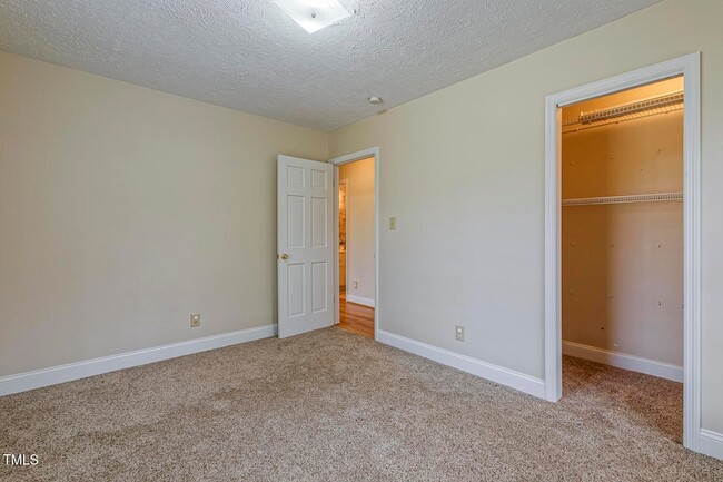 Building Photo - 4610 Linden Rd