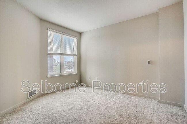 Building Photo - 5239 Claremont Ave