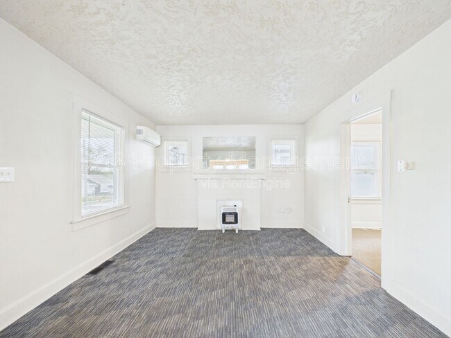 Building Photo - 4028 E 68th Terrace