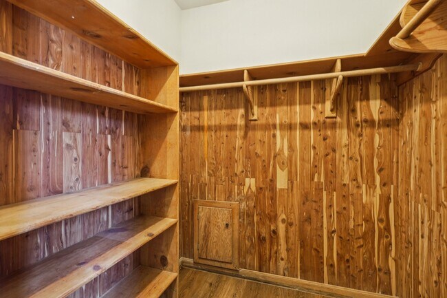 Building Photo - 10015 Warwana Rd