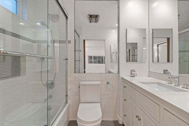 Building Photo - Fully remodeled 2BR/2BA Condo in prime West Hollywood!