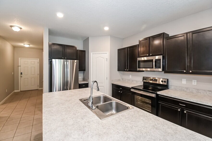 Building Photo - 11085 Haws Ln