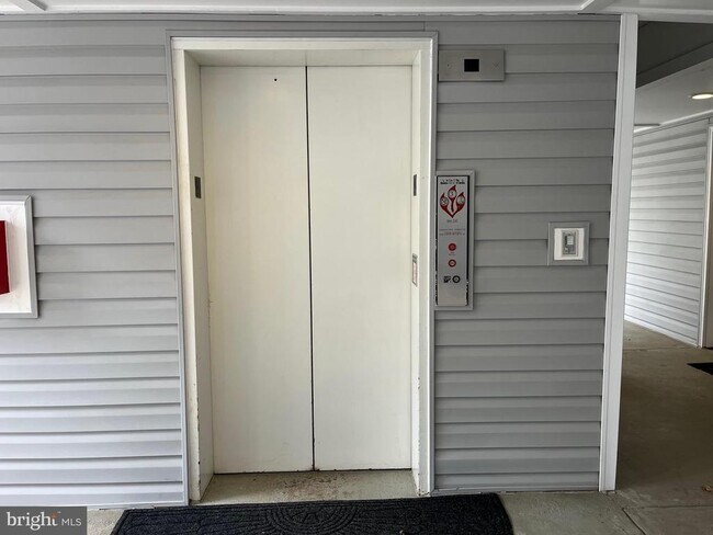 Building Photo - 10248 Appalachian Cir