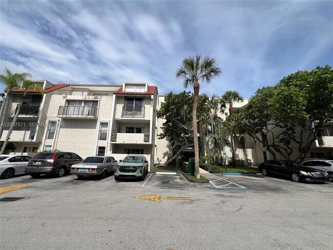 Building Photo - 6886 N Kendall Dr