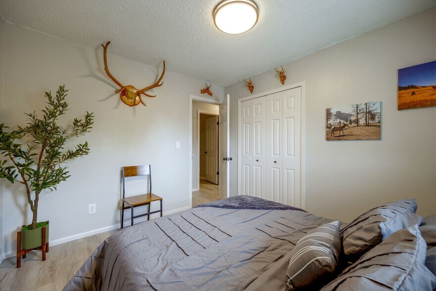 Building Photo - 6650 Parkridge Ct