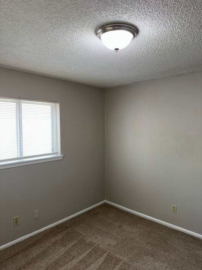 Building Photo - 5015 David Scott Dr