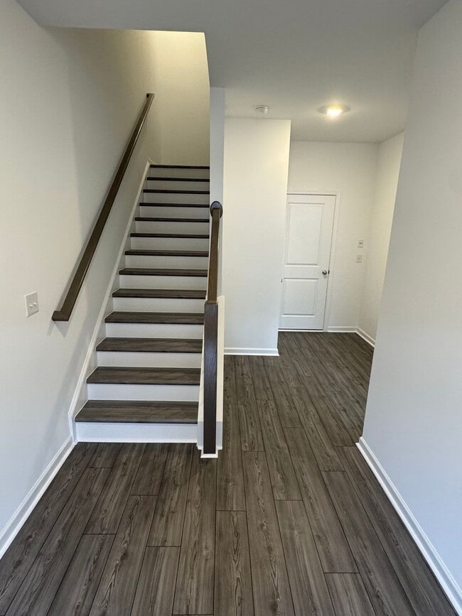 Building Photo - Beautiful 4 bed 3.5 Bath Home in Heart of Lawrenceville!