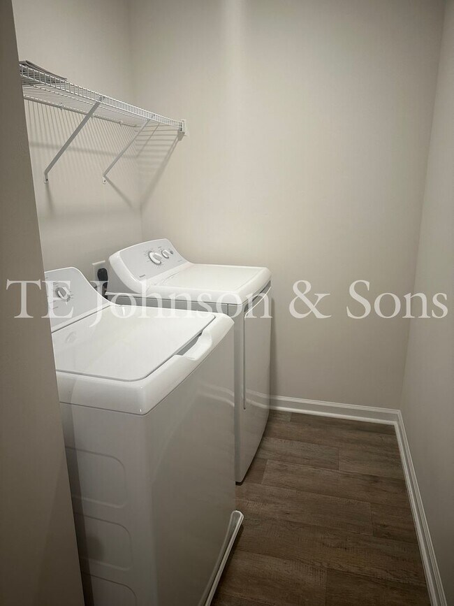 Building Photo - Spacious 4 Bedroom Home in Lexington – Modern Amenities and Comfort Await!