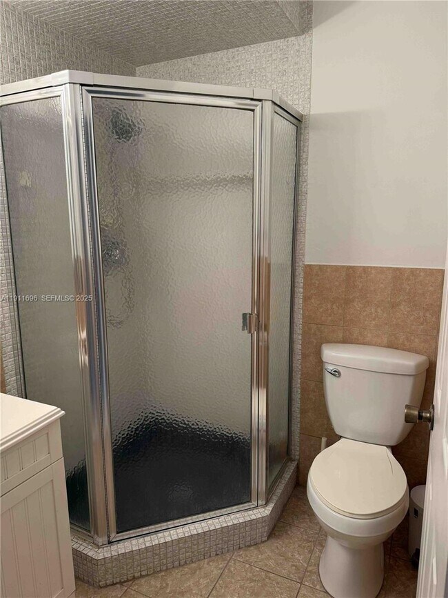 Building Photo - 5141 W Oakland Park Blvd