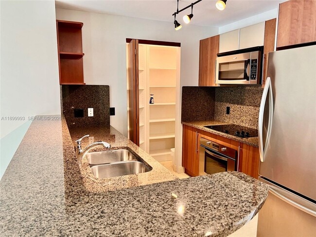 Building Photo - 300 S Biscayne Blvd