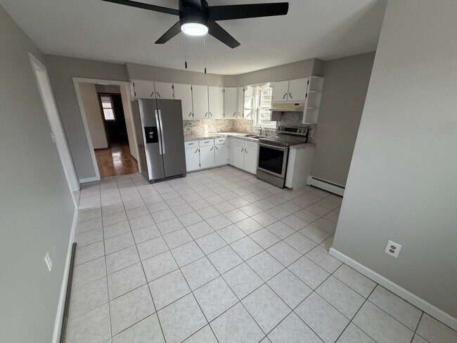 Building Photo - 365 West Ave