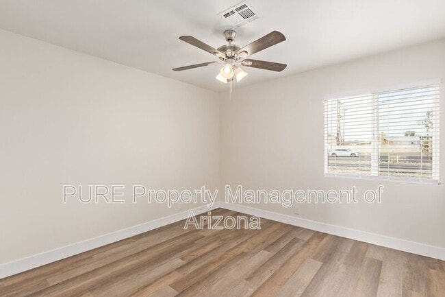 Building Photo - 3915 W Thunderbird Rd