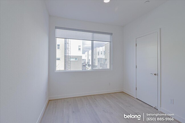 Building Photo - 105 Uptown Cir