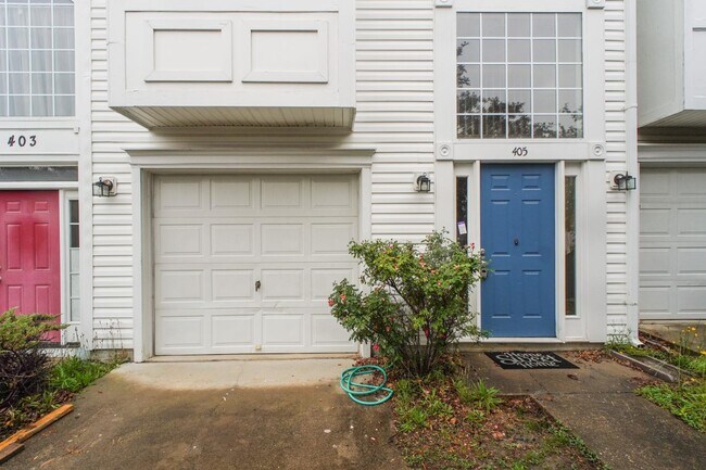 Building Photo - 405 Donelson Loop
