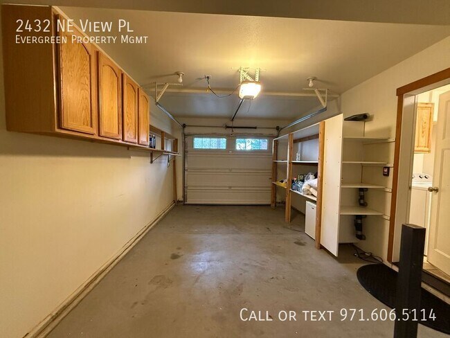 Building Photo - 2432 NE View Pl